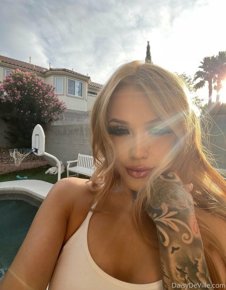 Naakte gelekte OnlyFans-foto van Freedaisydeville