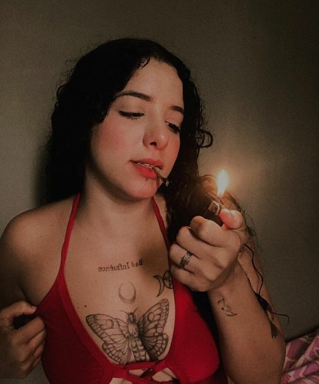 Naakte gelekte OnlyFans-foto van Badinfluenceisa