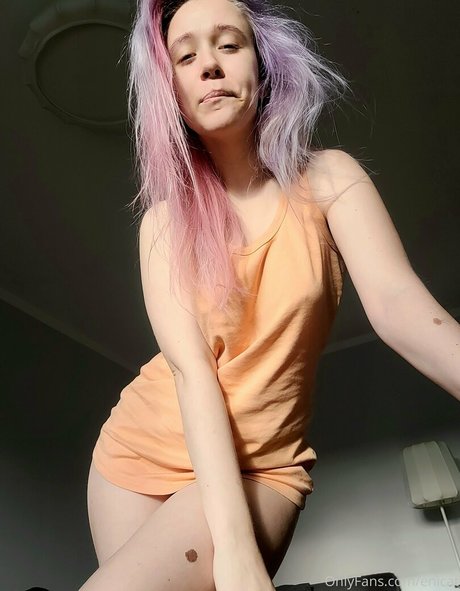 Naakte gelekte OnlyFans-foto van Enicat