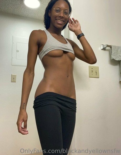 Naakte gelekte OnlyFans-foto van Blackandyellownsfw