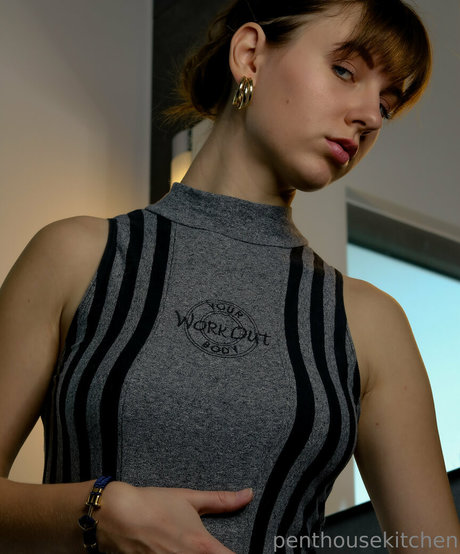 Naakte gelekte OnlyFans-foto van Penthousekitchen