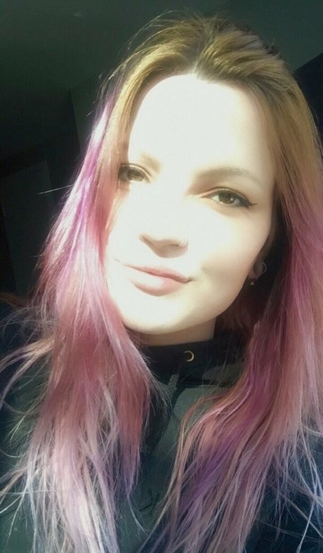 Naakte gelekte OnlyFans-foto van Sunnifootplay