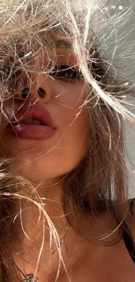 Naakte gelekte OnlyFans-foto van Anitaflexi