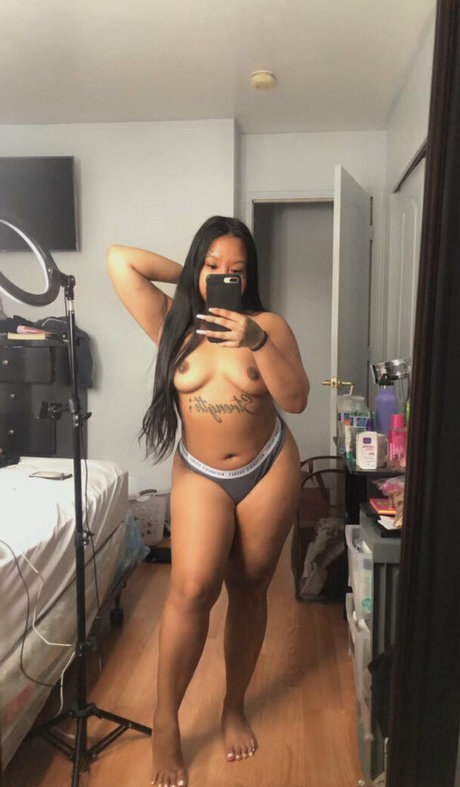 Naakte gelekte OnlyFans-foto van Iwantfeli