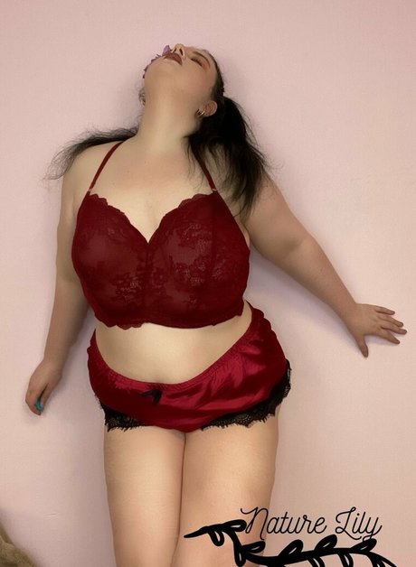 Naakte gelekte OnlyFans-foto van Naturebabylily