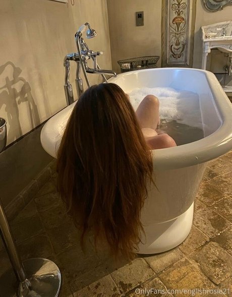 Naakte gelekte OnlyFans-foto van Englishrosie21