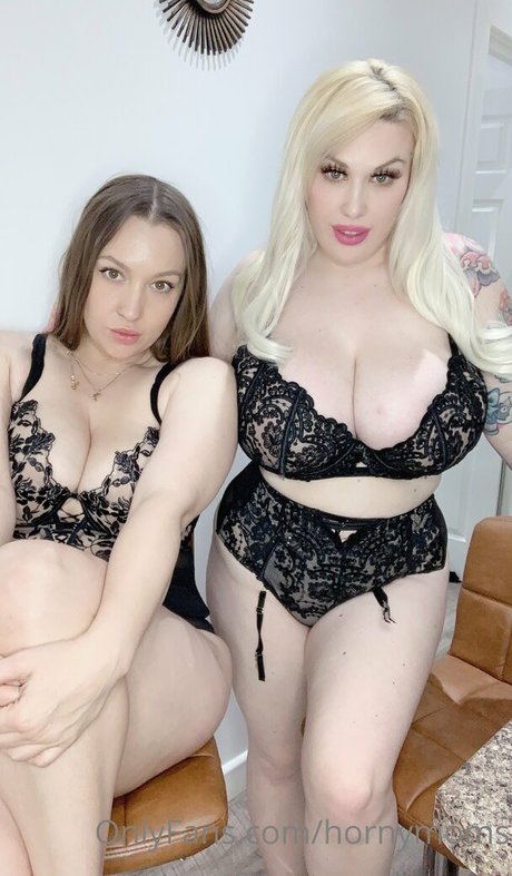 Naakte gelekte OnlyFans-foto van Hornymoms