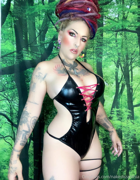 Nakedxzanthia