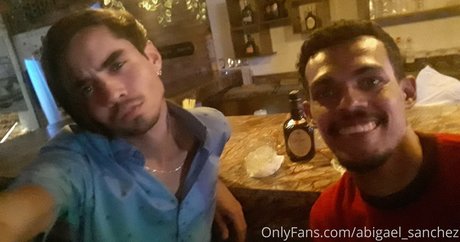 Naakte gelekte OnlyFans-foto van Abigaelsanchez