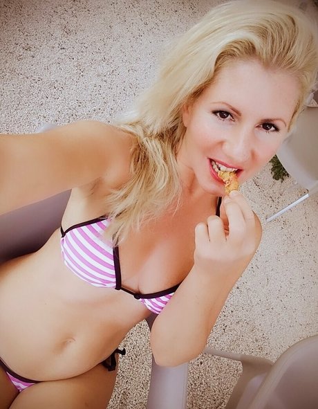 Naakte gelekte OnlyFans-foto van Misshotcroatia