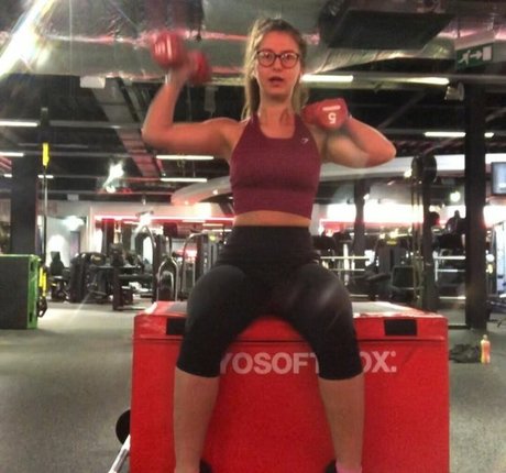 Naakte gelekte OnlyFans-foto van Myprotein