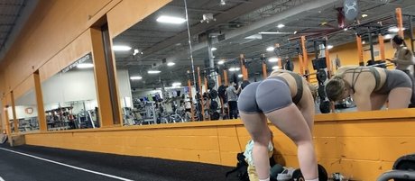 Naakte gelekte OnlyFans-foto van Myprotein