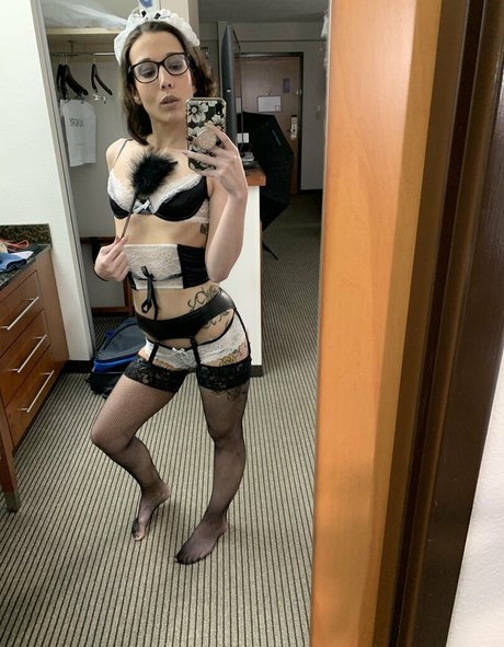 Naakte gelekte OnlyFans-foto van Realgarnetrose