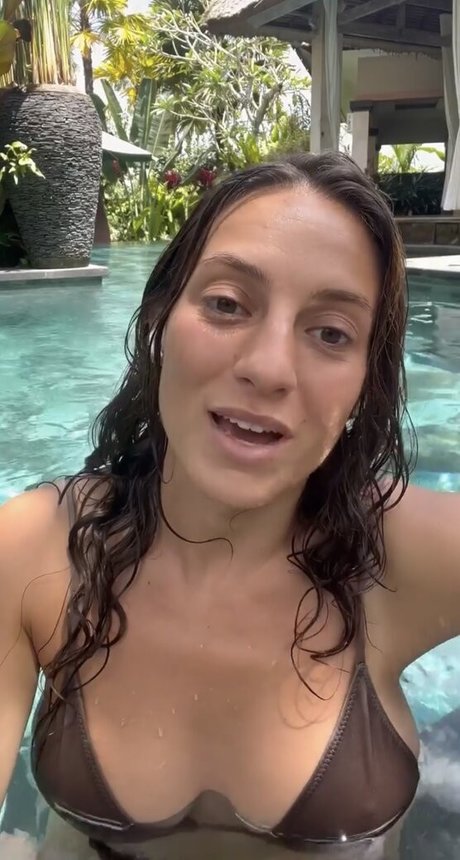 Naakte gelekte OnlyFans-foto van Ariel Kahana