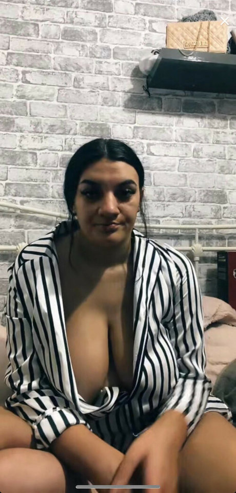 Naakte gelekte OnlyFans-foto van Chloe Whitham