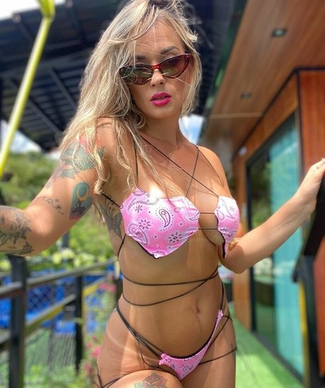 Naakte gelekte OnlyFans-foto van Sil Sexy Pole