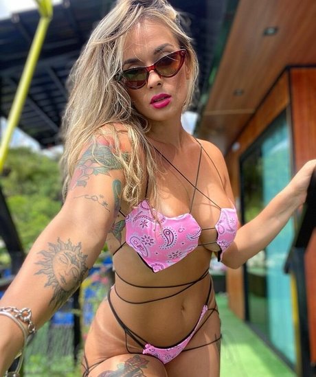 Naakte gelekte OnlyFans-foto van Sil Sexy Pole