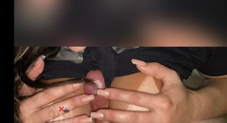 Naakte gelekte OnlyFans-foto van Dbuennoa