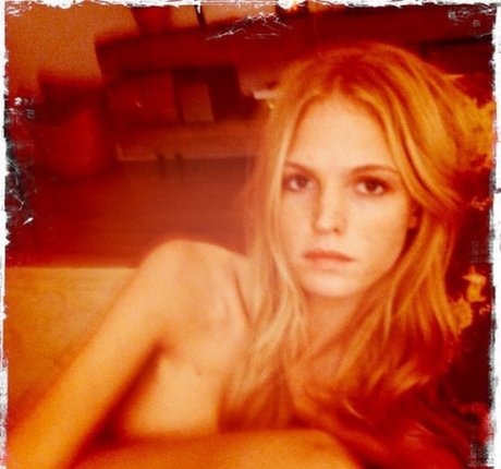 Naakte gelekte OnlyFans-foto van Erin Heatherton