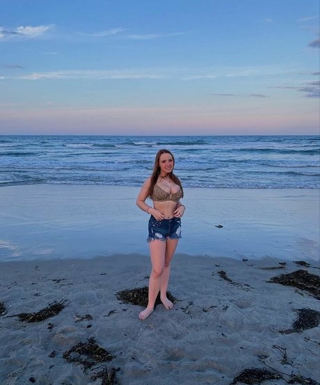 Naakte gelekte OnlyFans-foto van Maeganrayy