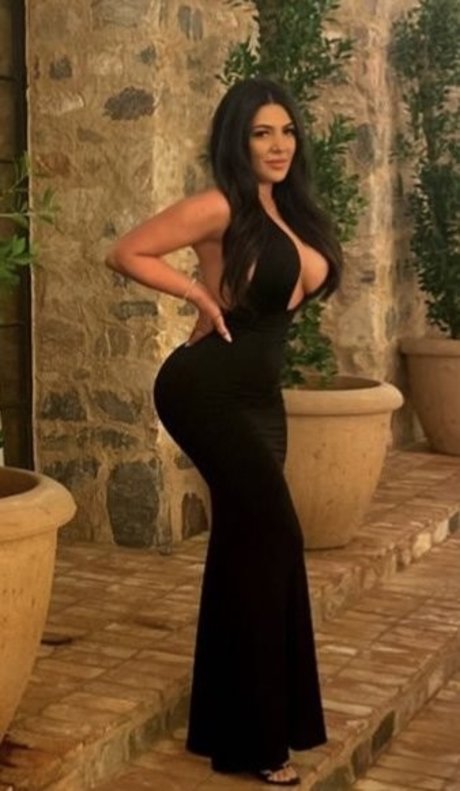 Naakte gelekte OnlyFans-foto van Nikki Waka
