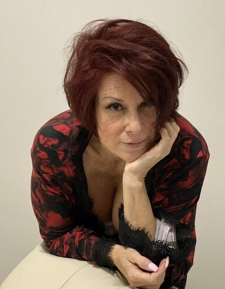 Naakte gelekte OnlyFans-foto van Luna Mons