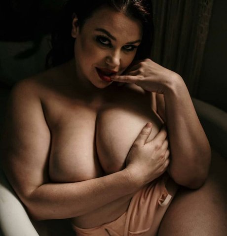 Naakte gelekte OnlyFans-foto van Ruby Roxx Model