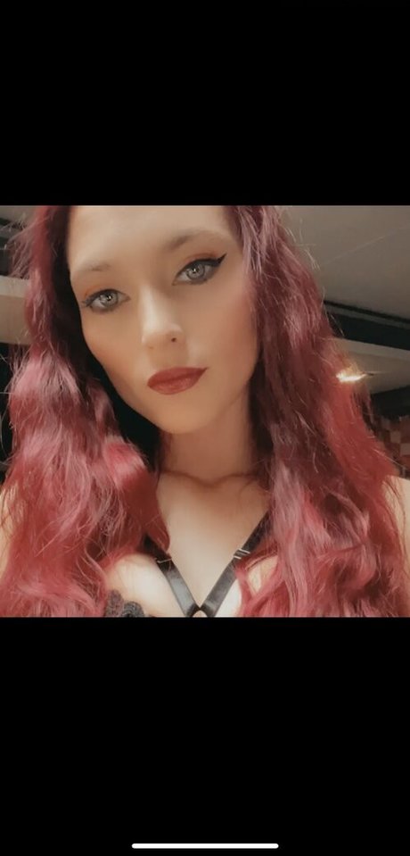 Naakte gelekte OnlyFans-foto van Littlered4ever