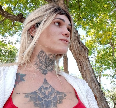 Naakte gelekte OnlyFans-foto van Sabrina Prezotte
