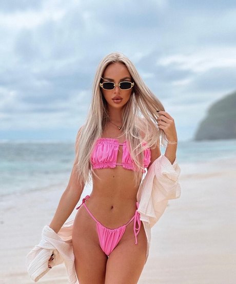 Naakte gelekte OnlyFans-foto van Yanafire