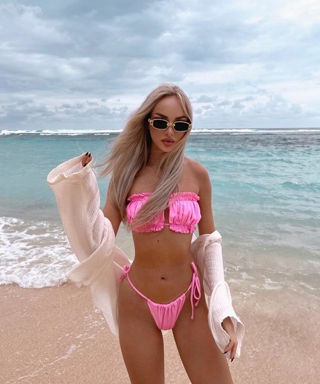 Naakte gelekte OnlyFans-foto van Yanafire