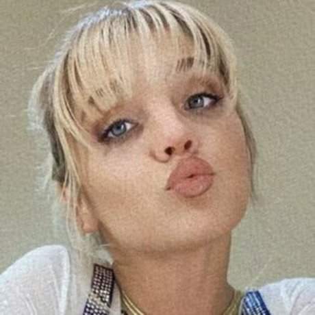 Naakte gelekte OnlyFans-foto van Reagan Campbell