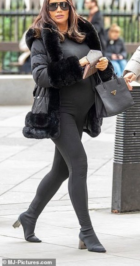 Naakte gelekte OnlyFans-foto van Amy Childs