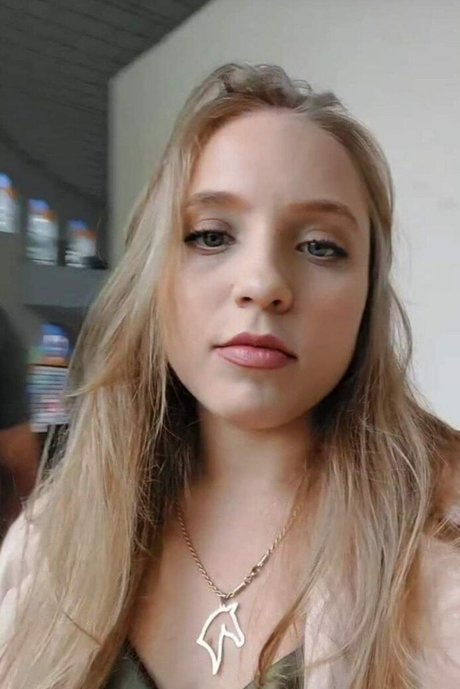 Naakte gelekte OnlyFans-foto van Isabella Viana