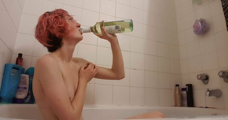 Naakte gelekte OnlyFans-foto van Emmanoodle