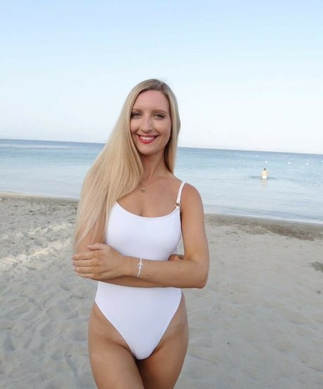 Naakte gelekte OnlyFans-foto van Lana Briski