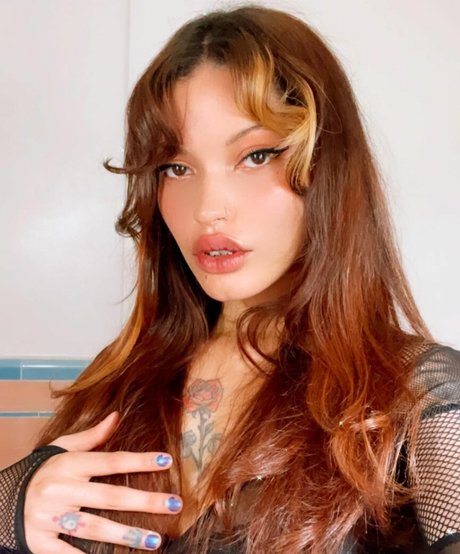 Naakte gelekte OnlyFans-foto van Maxine Ashley