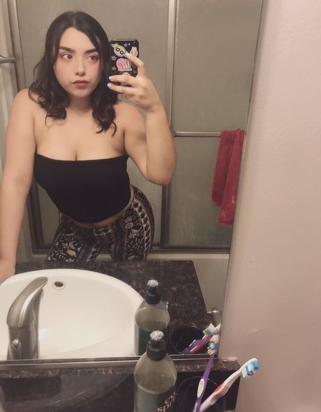 Naakte gelekte OnlyFans-foto van April Maribel Espinoza