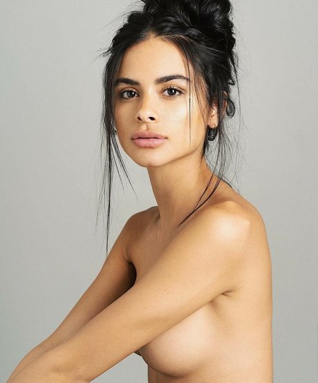Naakte gelekte OnlyFans-foto van Sophia Esperanza