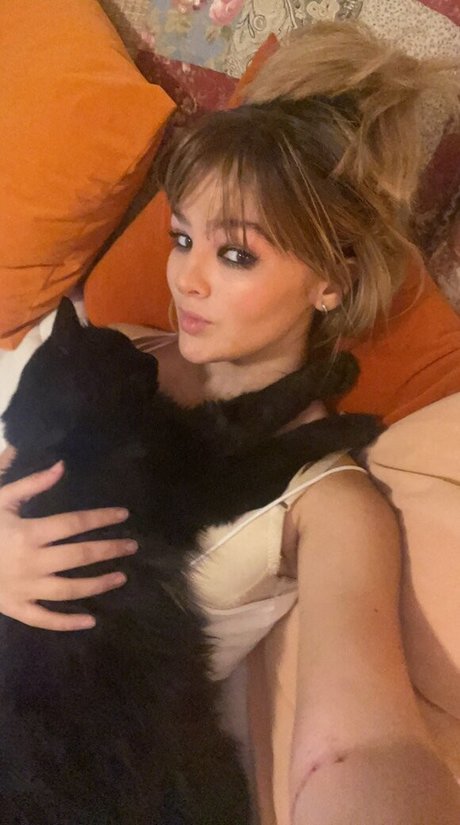 Naakte gelekte OnlyFans-foto van Ember Vail