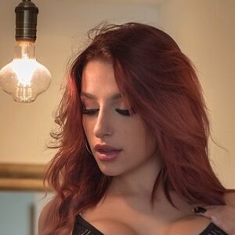 Naakte gelekte OnlyFans-foto van Izziexx