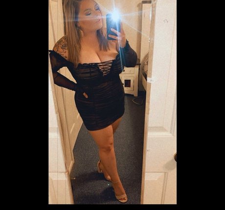 Naakte gelekte OnlyFans-foto van Lilly Zamora