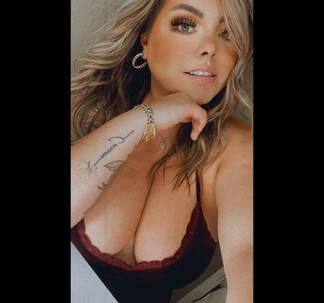 Naakte gelekte OnlyFans-foto van Lilly Zamora
