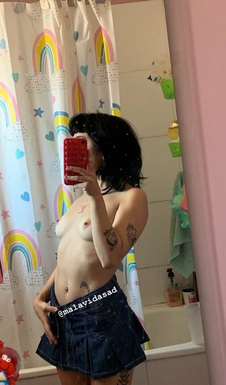 Naakte gelekte OnlyFans-foto van Malavidasad