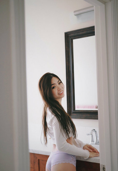 Naakte gelekte OnlyFans-foto van Suzowo