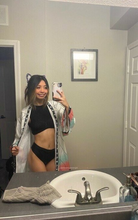 Naakte gelekte OnlyFans-foto van Dreamyasiangirl
