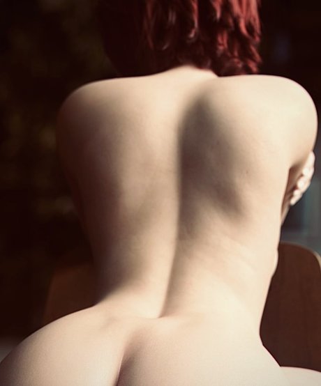 Naakte gelekte OnlyFans-foto van Monna Haddid