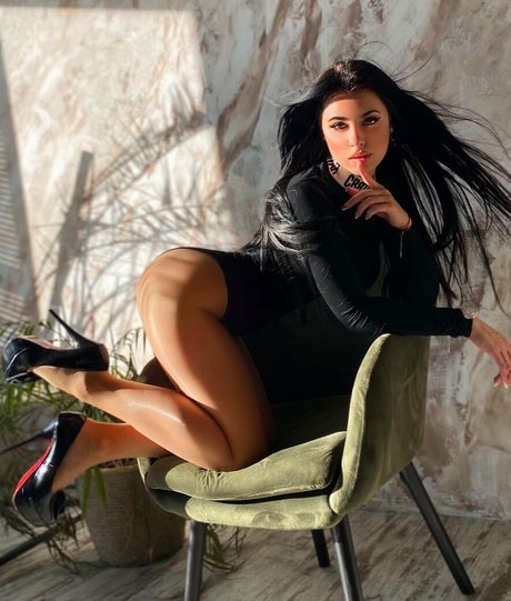 Naakte gelekte OnlyFans-foto van Faina Malinovskaya