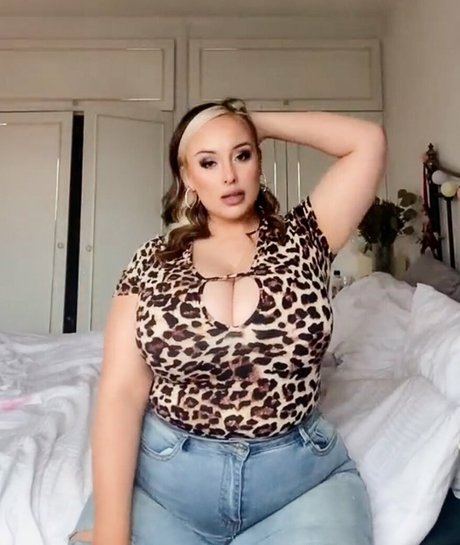 Naakte gelekte OnlyFans-foto van Smophs92