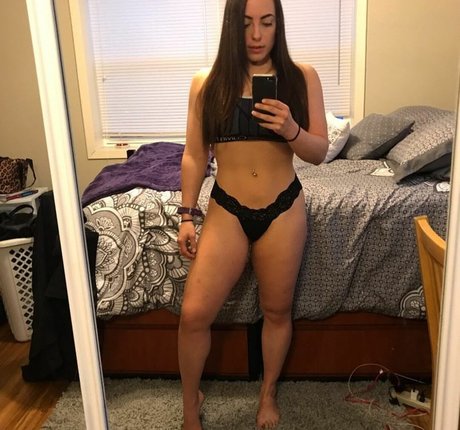 Naakte gelekte OnlyFans-foto van Sydney Martichuski